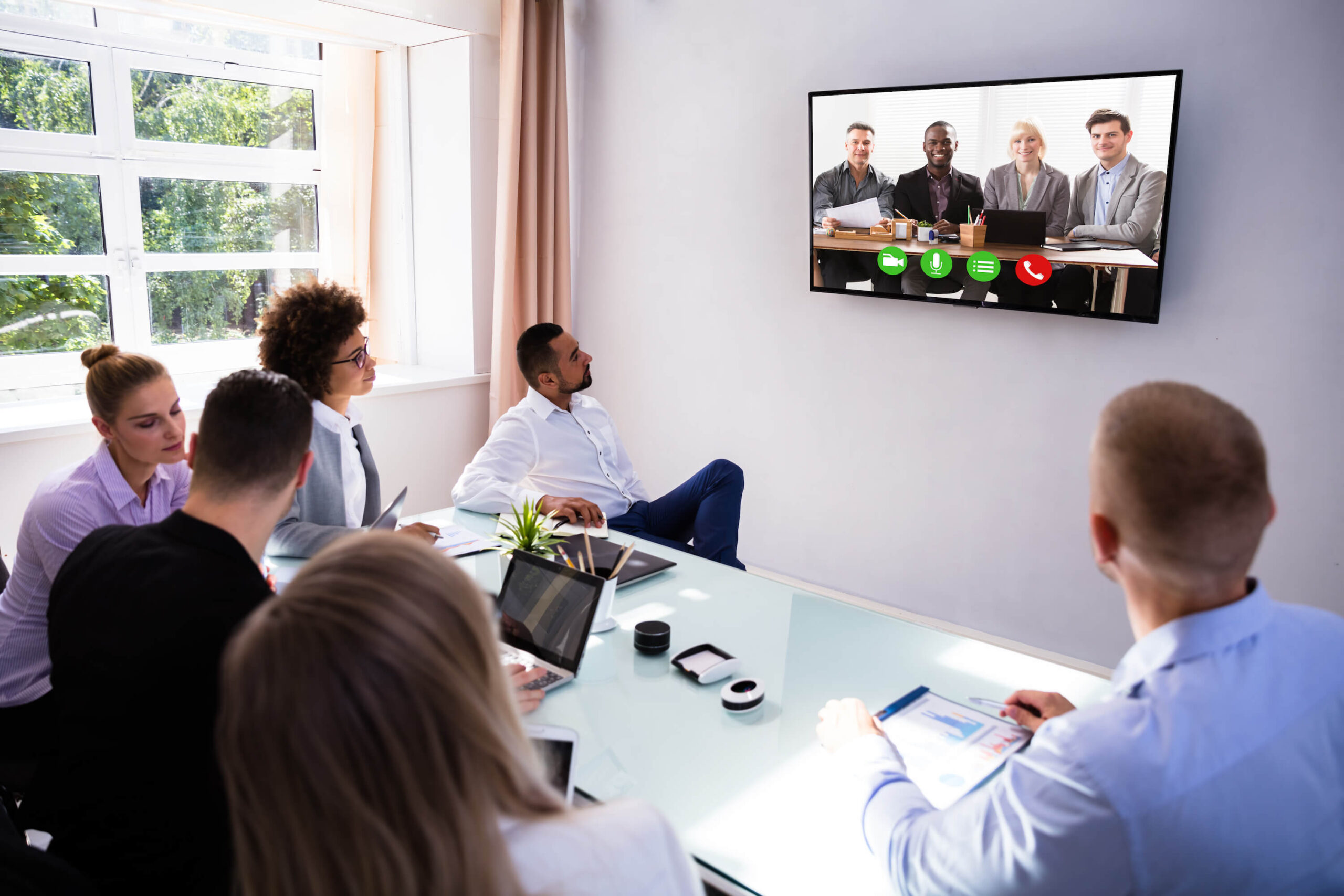 Elements to Consider When Choosing a Video Conferencing Service for Your Small Business